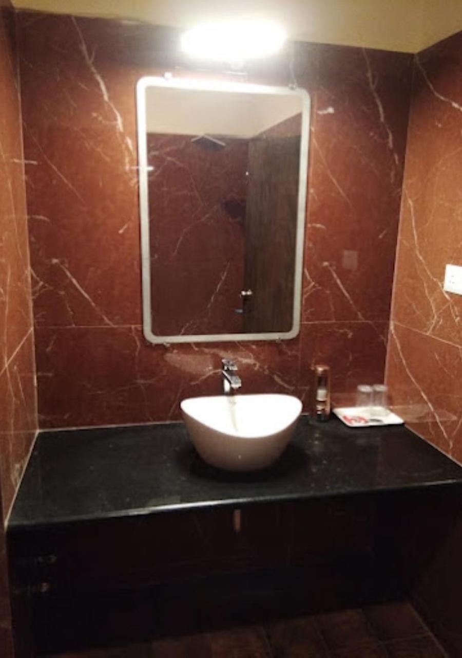 Hotel Zion Inn Varanasi Bagian luar foto