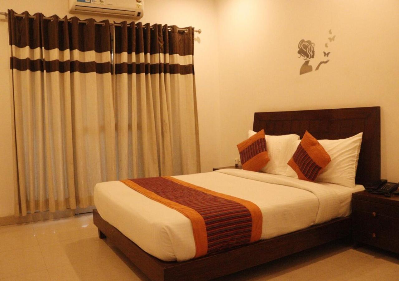 Hotel Zion Inn Varanasi Bagian luar foto